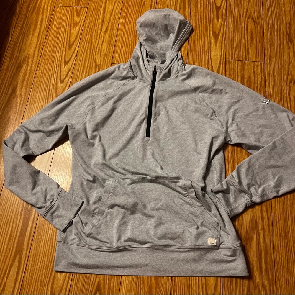Vuori men’s hoodie size medium gray